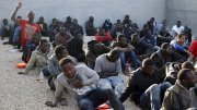 222 imigrantes da Líbia são resgatados perto da Itália 