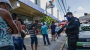 ABSURDO: bancos tomam auxílio de R$ 600 reais para quitar dívidas, denunciam trabalhadores