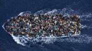 Mortes de refugiados disparam com bloqueio da Europa a resgates no Mediterrâneo