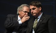 Para salvar sua popularidade, Bolsonaro aumenta o IOF para bancar novo programa de auxílio 