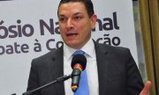 Diretor da PF troca superintendente responsável por inquéritos de aliados de Bolsonaro