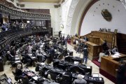 Oposição aprova abertura de processo político contra Maduro no parlamento