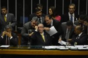 Com manobra de Cunha, Câmara aprova redução da maioridade