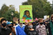 Noite nos EUA é marcada por protestos exigindo justiça à Breonna Taylor em várias cidades