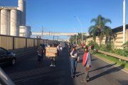 Catadores fazem protesto contra perseguição da prefeitura de Melo