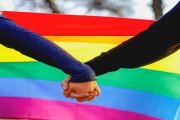Casal de mães LGBT processa governo Bolsonaro por discriminação familiar e constrangimentos