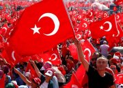 Erdogan mede suas forças ante um milhão de manifestantes na Turquia
