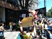 Em Porto Alegre manifestantes realizaram ato em apoio à luta no Chile