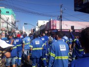 Metalúrgicos da SaeTowers em greve fazem grande manifestação nas ruas de Betim-MG