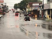 Chuva invade casas e causa enchentes em Natal-RN, fruto do desprezo de Álvaro Dias
