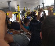 Segue superlotação nos transportes no primeiro dia da quarentena restritiva em Recife