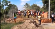 Vídeo: Pastor faz piada com indígenas Trukás que revoltados quebram templo em construção