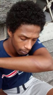 Estudante negro é agredido e expulso de rodoviária em Santos acusado de ser "pedinte"