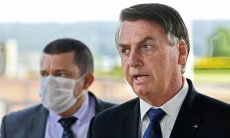 “Brasileiro pula em esgoto e não acontece nada”: Bolsonaro segue debochando da COVID-19