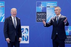 A “cooperação internacional” de Biden é reforçar a máquina de guerra da OTAN