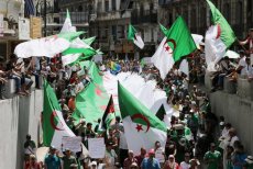 Nova terça de protestos na Argélia exige a queda de todo o regime