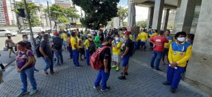 Trabalhadores dos Correios em greve fazem ato no Recife