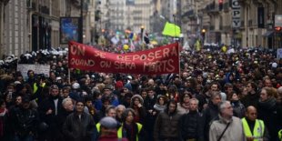 França: Mais de 1,5 milhões nas ruas em um grande dia de mobilizações e greve