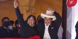 Pedro Castillo assume a presidência em meio a uma crise social e econômica no Peru