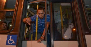 O aumento das passagens mostra como Crivella está a serviço da máfia dos ônibus 