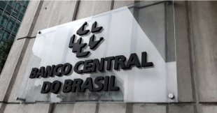 Bolsonaro nomeia Campos Neto presidente do Banco Central, agora com mandato fixo até 2024