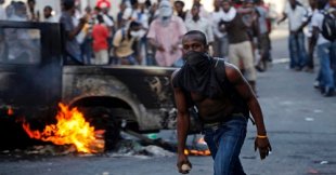 O corrupto presidente Martelly é forçado pela mobilização a renunciar