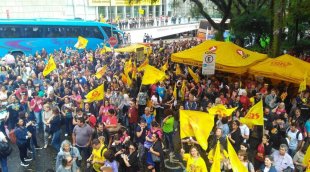 Mais de 1.000 escolas aderem à greve dos professores contra os ataques de Leite no RS
