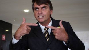 Bolsonaro faz vídeo esbravejando contra recebimento do auxílio-moradia e posse de vários imóveis 