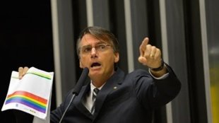 No país recordista em crimes de gênero, Bolsonaro exclui LGBTs das diretrizes de Direitos Humanos