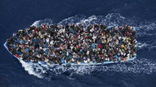 Mortes de refugiados disparam com bloqueio da Europa a resgates no Mediterrâneo