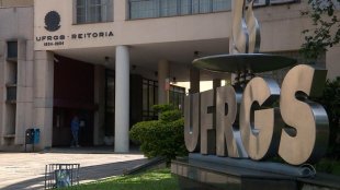 Bolsonaro quer cortar 30 milhões da UFRGS: bolsistas e trabalhadores serão mais afetados