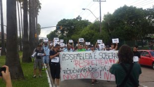 Rodoviários reafirmam o "NÃO" da assembleia nas ruas de Porto Alegre