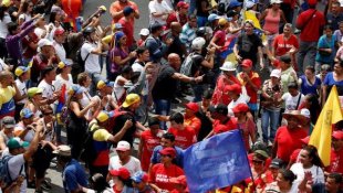 Governo de Maduro e a oposição medem forças nas ruas de Caracas
