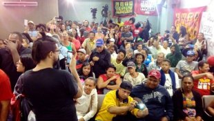Movimentos sociais de MG ocupam ALMG contra violência policial de Pimentel
