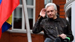 Assange foi preso na embaixada do Equador em Londres