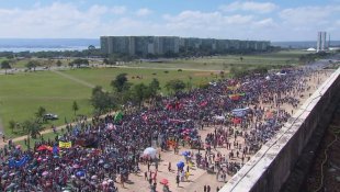 Milhares em Brasília contra os cortes e a reforma de Bolsonaro mesmo sob ameaça da Força Nacional