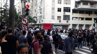 Centenas se mobilizam contra os assassinatos da polícia racista de Witzel no RJ