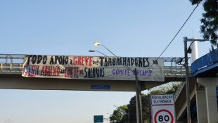 Comitê de estudantes da Unicamp estendem faixa de apoio à greve da MRV