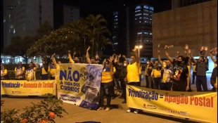 Em Brasília trabalhadores dos Correios aprovam indicativo de greve para o dia 17