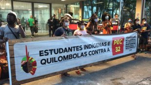 Estudantes indígenas protestam contra os cortes na permanência estudantil e a Reforma Administrativa