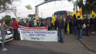 Centrais sindicais trancam garagens na manhã de Porto Alegre