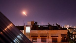 O Estado de Israel ataca a Síria com mísseis perto de Damasco