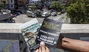 Panfletos jogados de helicóptero na Rocinha mostram um plano de cidade para as elites
