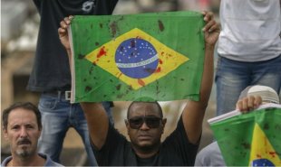 Indulto de Bolsonaro a policiais assassinos é carta branca para repressão estatal 