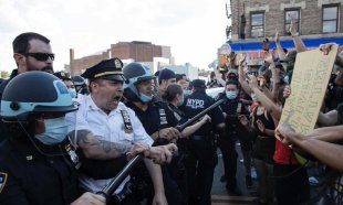 Nos EUA trabalhadores querem expulsar policiais de sindicatos: "Proibida a entrada de Porcos"