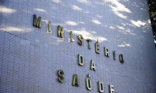 Governo Bolsonaro deixa vencer mais de R$ 240 mi em vacinas, testes e insumos de saúde