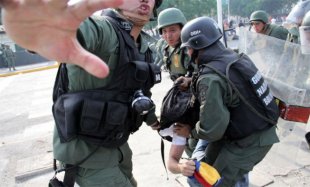 Maduro ativa tribunais militares para processar os detidos em manifestações