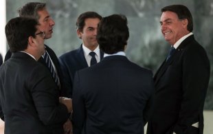Centrão busca fusão para dar mais governabilidade à Bolsonaro