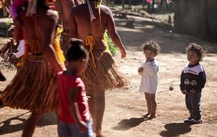 Vale intimida aldeia indígena em Brumadinho mantendo seu legado devastador socioambiental