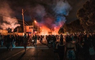 Em sua quarta noite, os protestos contra o assassinato de George Floyd se espalham pelos EUA